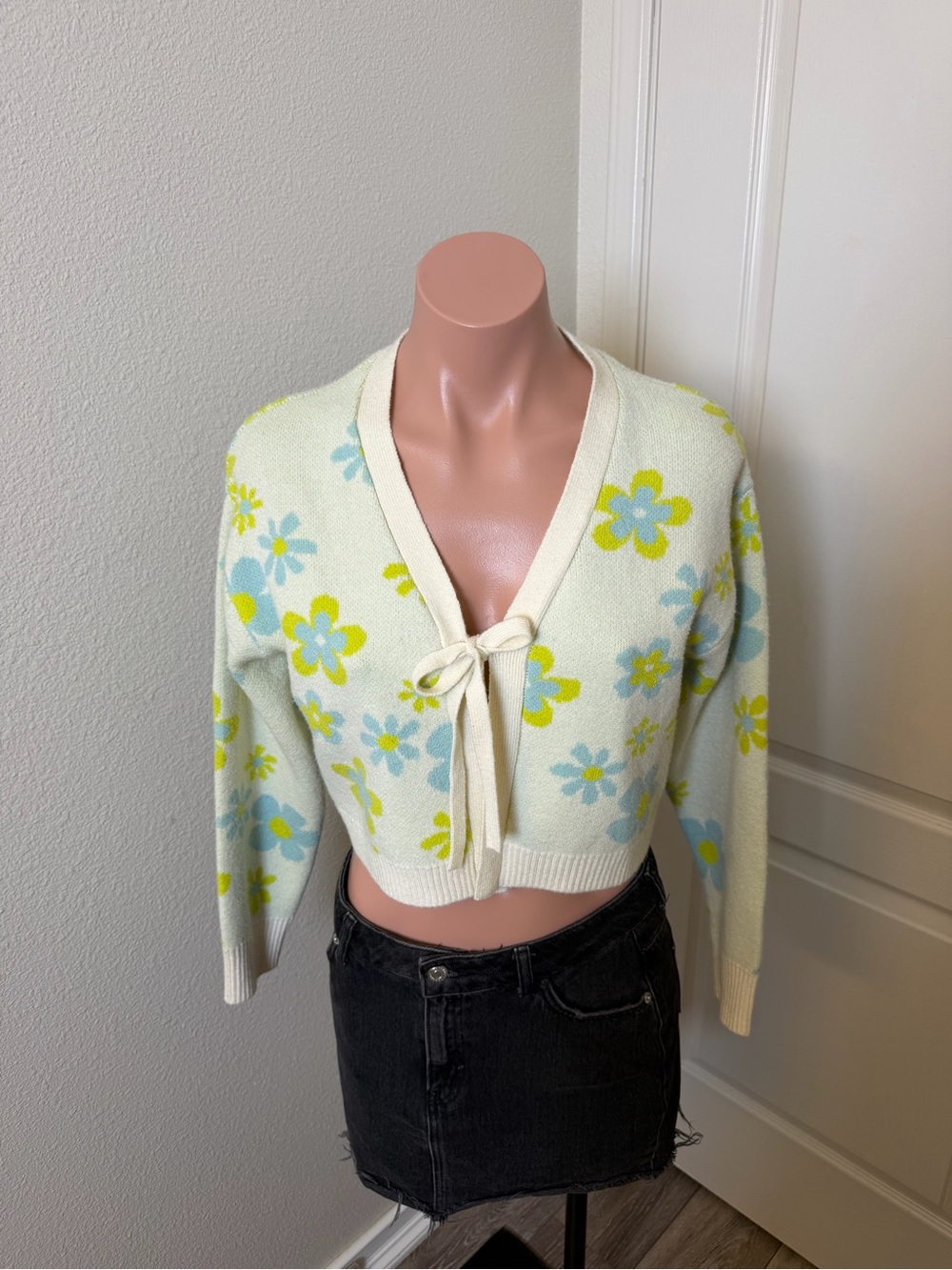 Witty Fox Floral Tie-Front Cropped Cardigan Sweater Cream Blue & Lime Flowers